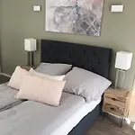 One Seven - Bright Collection Apartment *