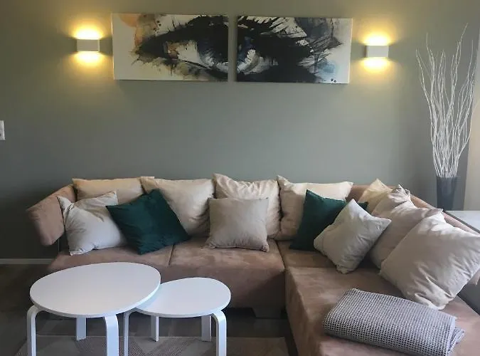 One Seven - Bright Collection Apartment *