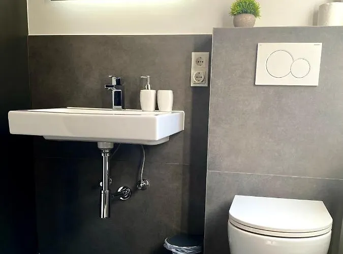 One Seven - Bright Collection Apartment